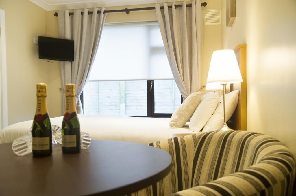 Hillview House Otel Lusk Dış mekan fotoğraf
