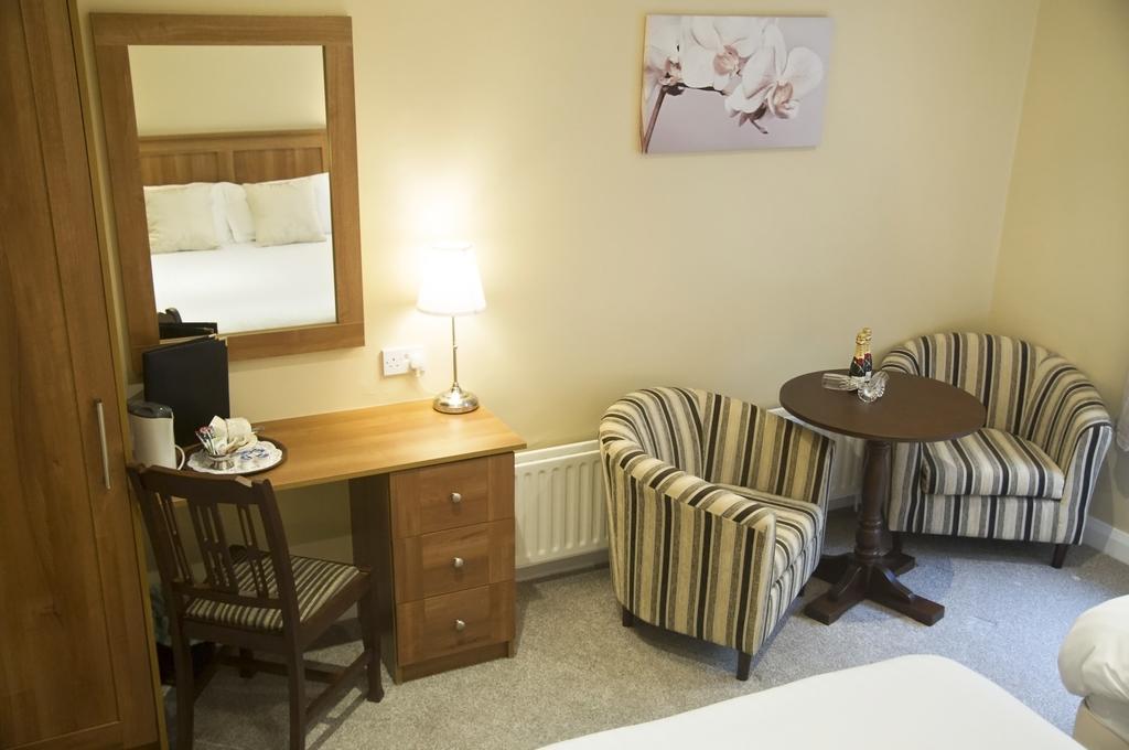 Hillview House Otel Lusk Dış mekan fotoğraf